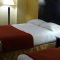 holiday_inn_express_suites_detroit_room